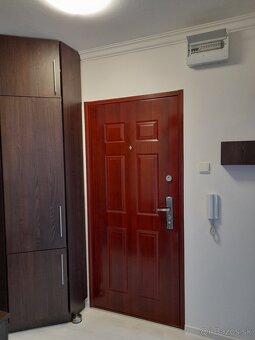 Rezervovaný kompletne zrekonštruovaný 4-izbový byt - 14