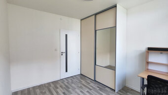 Lukratívne prenajatý investičný rodinný dom s dvomi bytmi Ľu - 14