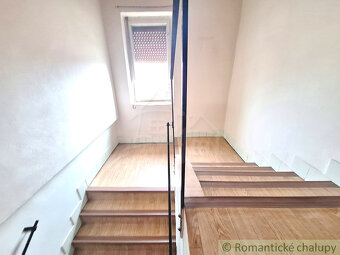 Priestranný poschodový rodinný dom na rozľahlom pozemku v - 14