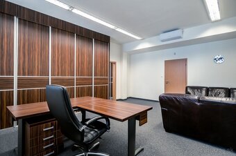 Reprezentatívna polyfunkčná budova so skladom a parkovaním v - 14