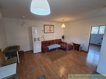 Priestranný stavebný pozemok s malým domčekom v kľudnej ča - 14