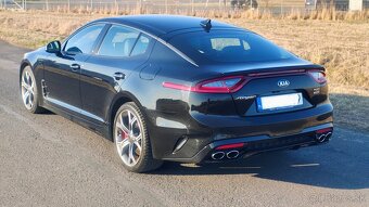 Kia Stinger 3.3 V6 biturbo 4x4 370koni - 14