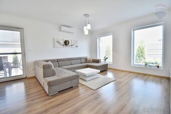 REZERVOVANÝ: Perfektný rodinný dom v dvojdome s tepelným čer - 14