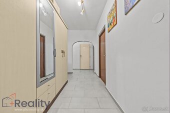 Priestranný trojizbový byt v Dunajskej Strede na predaj - 14