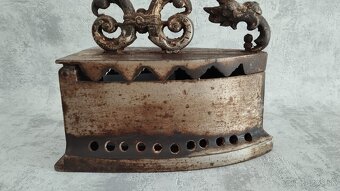 Stará orig. atypická žehlička DRAK - 14