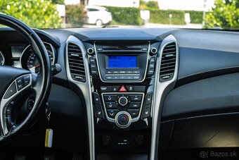 Hyundai i30 CW 1.6i CRDi VGT Family - 14