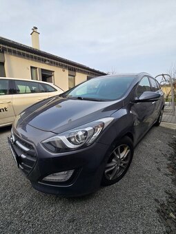 Predam Hyundai i30 CW 1.6i CRDi Style  99275 km  2016 - 14