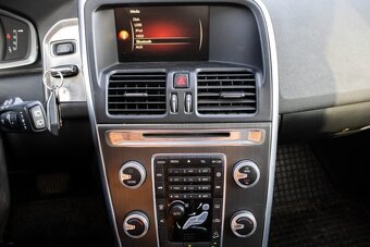 Volvo XC60 140kW (2015) - 14