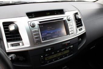 Toyota Hilux z roku 2014 - 14