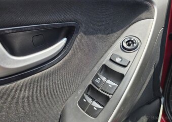 Hyundai i30 1.6-1.MAJITEL-NÍZKÉ KM - 14