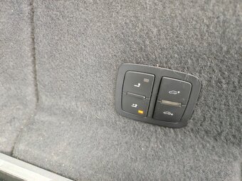 Audi Q7 3,0tdi s-line - 14