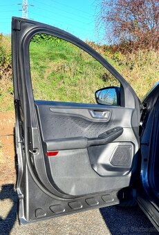 Predám  Ford Kuga 2.5 Duratec PHEV 225k Titanium CVT - 14