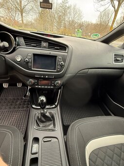 Kia Ceed Combi SW 1.6 CRDI 100Kw GT- LINE - 14