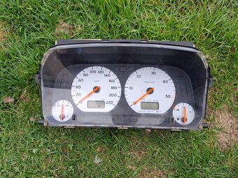 Prístrojový panel, budíky, tachometer. - 14