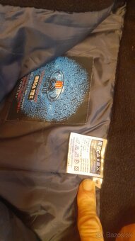 Značkové lyže 60eur/kus, zimné bundy 20eur, Uvex prilba 30eu - 14