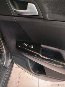 Kia Sportage benzín 4x4 automat 2020 Platinum - 14