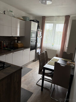 Na predaj priestranný 4-izbový byt  s atmosférou vidieckeho  - 14