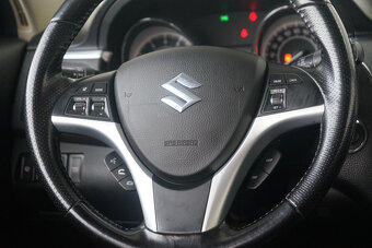23- SUZUKI Kizashi, 2011, benzín, 2.4 CVT 4WD, 131 kW - 14