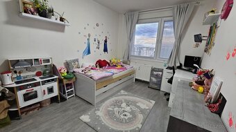 ZREKONŠTRUOVANÝ 3 izb. byt - HÚSKOVA ul. KVP, 77 m2 + loggia - 14