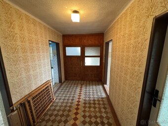 Veľký rodinný dom s čarovnou záhradou a veľkým pozemkom - 14