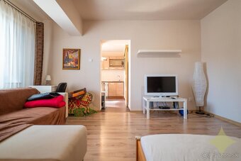 Exkluzívne na predaj krásny rodinný dom so 4mi apartmánmi s - 14