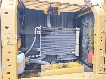 KOMATSU PC 240 LC-8 - 14