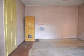 Utešený dom na predaj s veľkou záhradou v dedinke České Brez - 14