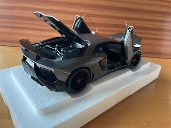 1:18 Autoart - Lamborghini Aventador SV - 14