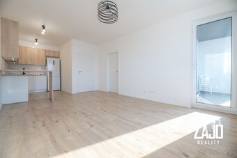 SVETLÝ 2 IZBOVÝ BYT S BALKÓNOM A PARK. MIESTOM – TRENČÍN - 14