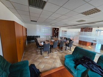 Zaujímavý administratívno - priemyselný objekt na predaj Mar - 14