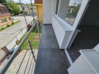 Priestranný, zrekonštruovaný 3 izbový byt 95 m2 plus 3 x log - 14