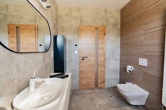 Moderný inteligentný bungalov s fotovoltaikou. - 14