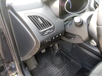 Hyundai ix35 2.0crdi 135 kw. 128 000km M6 - 14