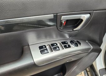 Hyundai Santa Fe 2.2-145kw-facelift-4x4-tažné - 14