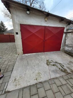 RD s krásnou terasou a garážou v Kamenici nad Hronom. - 14