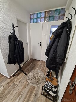 Priestranný zariadený byt so záhradou - 14