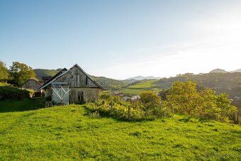 Váš súkromný raj s dychberúcim výhľadom a 9444m2 veľkým poze - 14