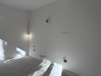 Rodinný dom - kompletná rekonštrukcia - Hrachovište - 14