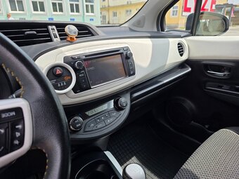 Toyota Yaris 1.3 MT6 (99 koní) benzín štvorvalec - 14