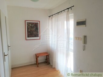 Väčší rodinný dom v obci Trstín, 20 km od Trnavy na predaj - 14