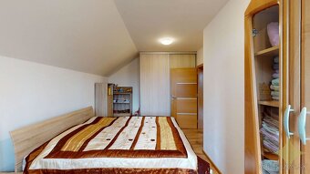 Priestranný dvojpodlažný 6-izbový rodinný dom v Malom Lapáši - 14