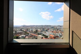 PRENÁJOM- krásny 2i byt s výhľadom na hrad v projekte SKY PA - 14