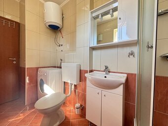 2-izb.zariadený apartmán 54m2 s výhľadom, Novalja/Chorvátsko - 14