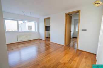 PREDAJ Luxusný 7 izbový rodinný dom s výhľadom, Krasňany - 14