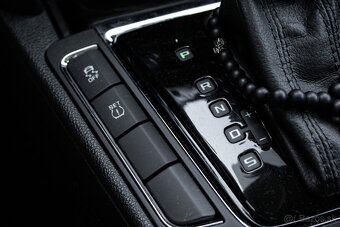 Škoda Superb Combi 2.0 TDI CR 170k Elegance DSG - 14
