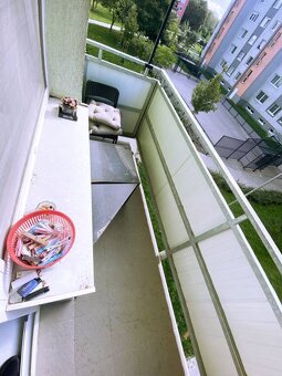 3,5 izbový byt 74m2 s balkónom, zariadený. Sereď - Námestie  - 14