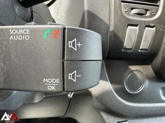 Renault Trafic 2.0 dCi, 30 915km, Pôvodný lak, 6 miestne, SR - 14