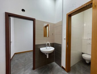 Lukratívne obchodné priestory na prenájom 103 m2, 1x parkova - 14