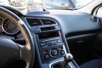 Peugeot 5008 2.0 HDi 110 kW - 14