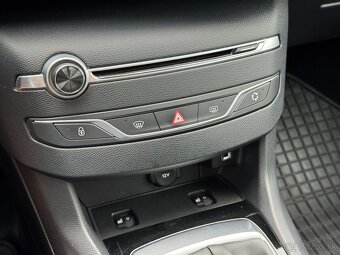 Peugeot 308 kombi SW 1.5 BlueHDi SR auto 1. majiteľ rok 2020 - 14